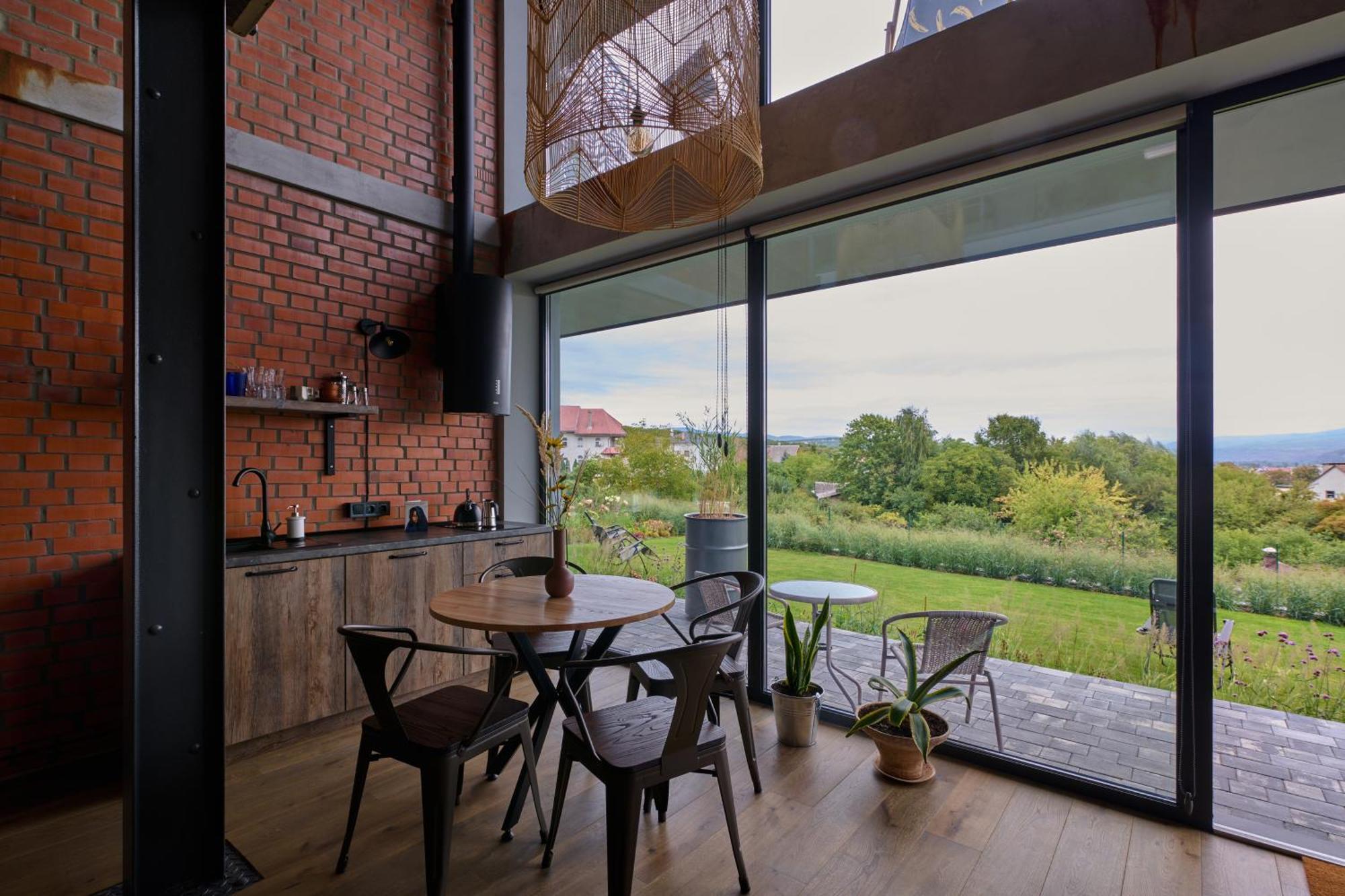 Апартаменты True Love С Видом На Горы Úzhgorod Habitación foto